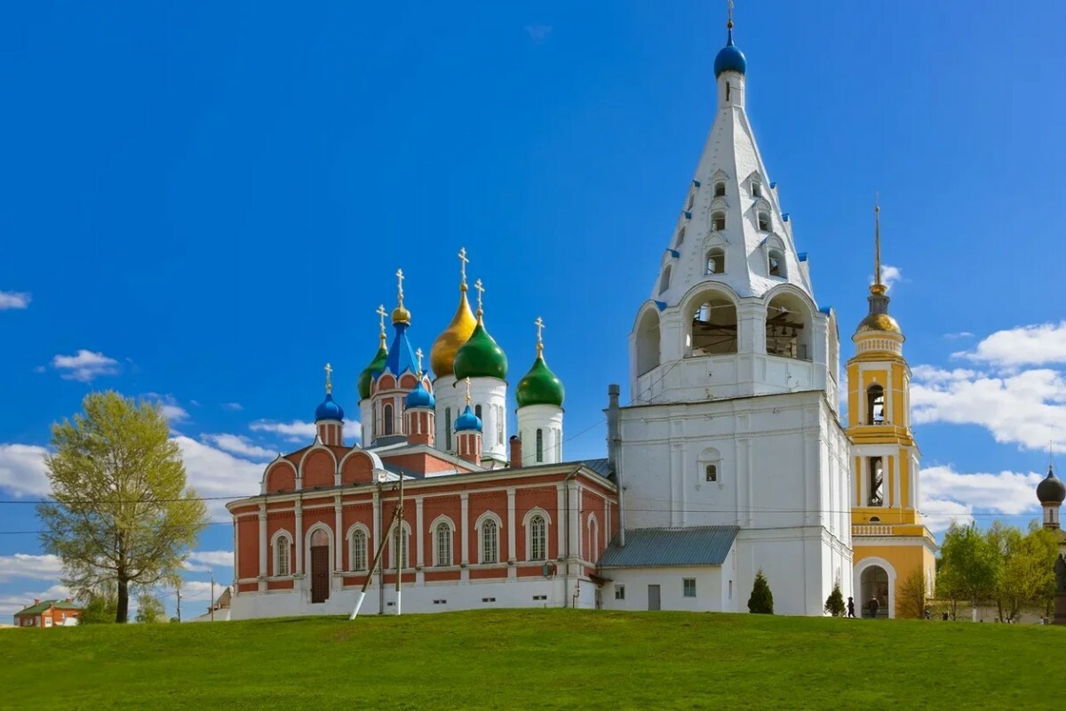 Кремль строй. Город Коломна вектор. Коломна силуэт. Коломенское вектор.